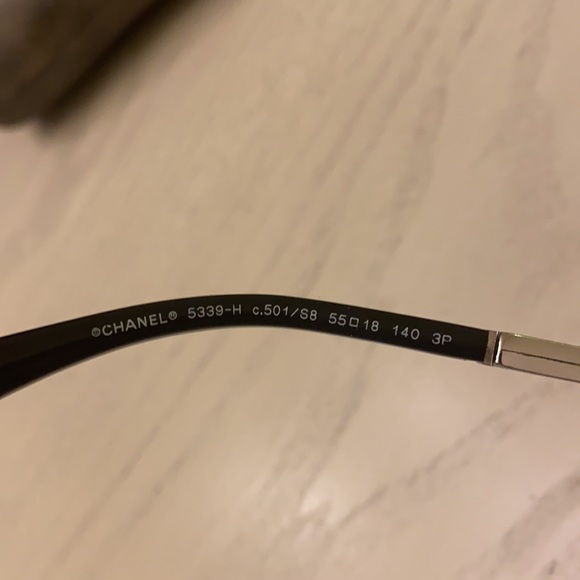 Chanel Pearl Sunglasses - Picture 4 of 4